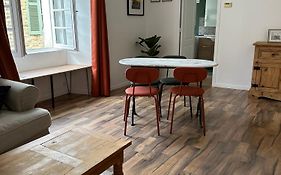 Authentique Lavallois T3 Au Coeur Du Vieux Laval